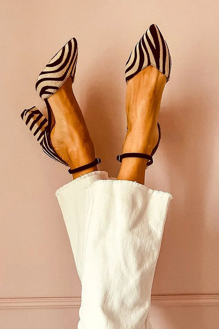 Alessia | décolleté de punta con estampado de cebra y correa