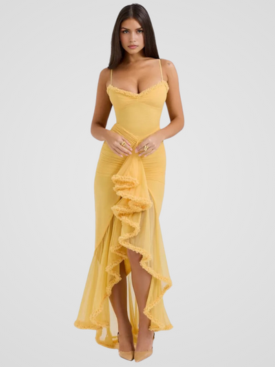 Vivienne | Vestido largo con volantes, detalles de encaje y abertura alta