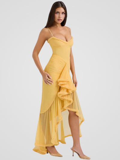 Vivienne | Vestido largo con volantes, detalles de encaje y abertura alta