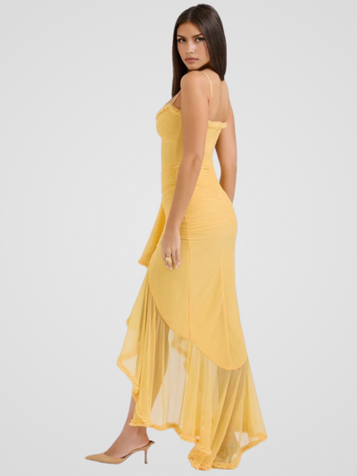 Vivienne | Vestido largo con volantes, detalles de encaje y abertura alta