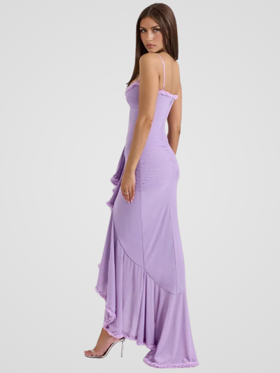 Vivienne | Vestido largo con volantes, detalles de encaje y abertura alta