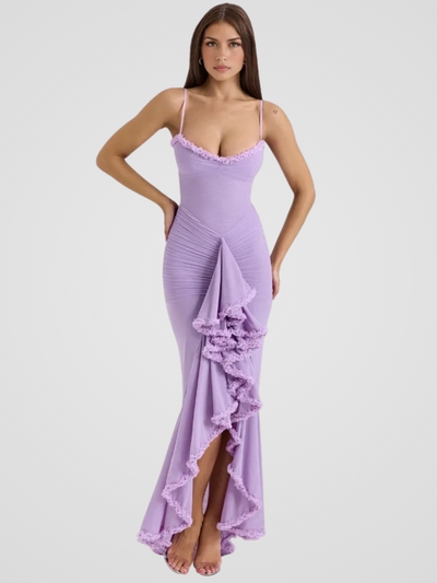 Vivienne | Vestido largo con volantes, detalles de encaje y abertura alta