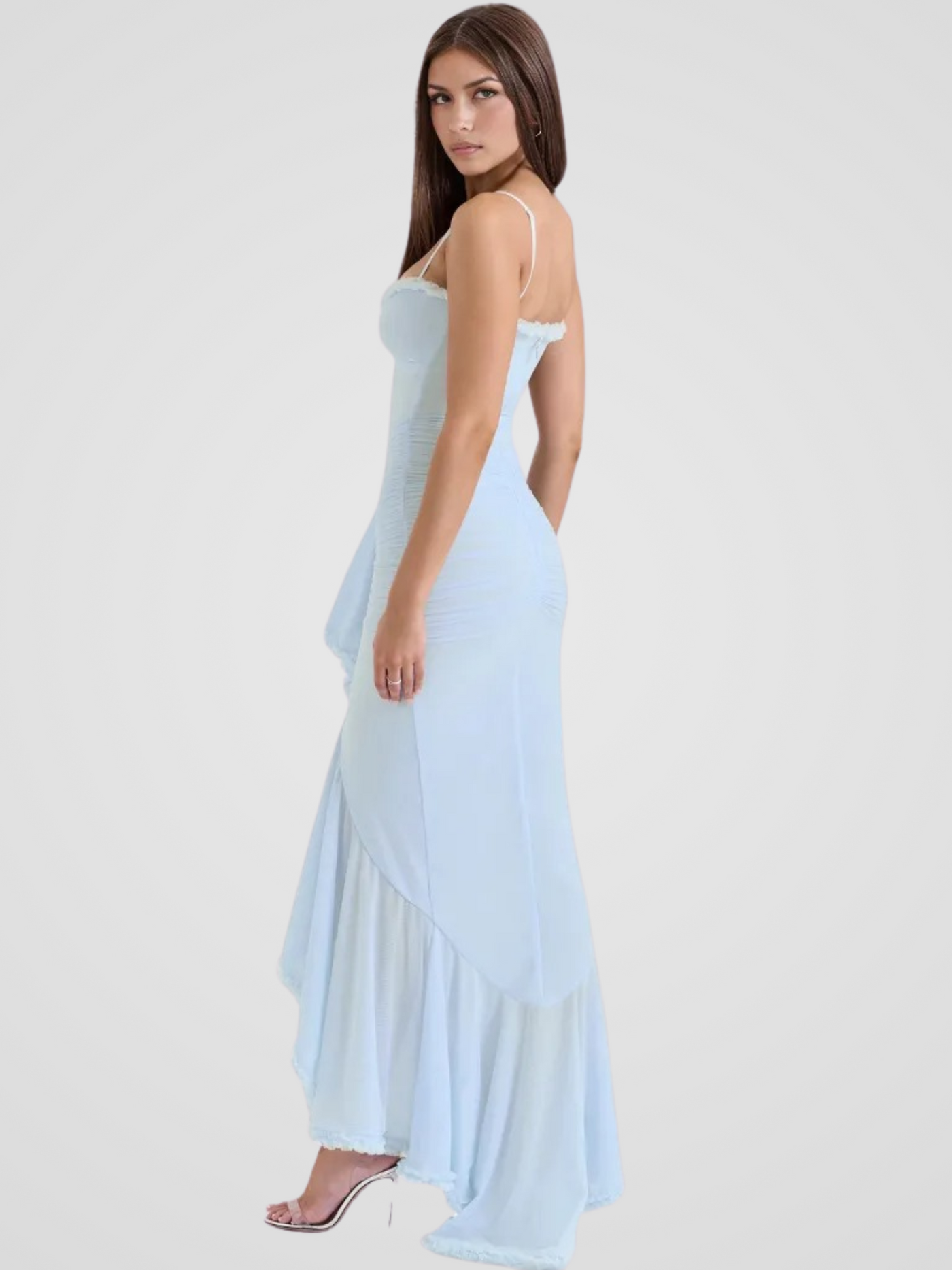 Vivienne | Vestido largo con volantes, detalles de encaje y abertura alta