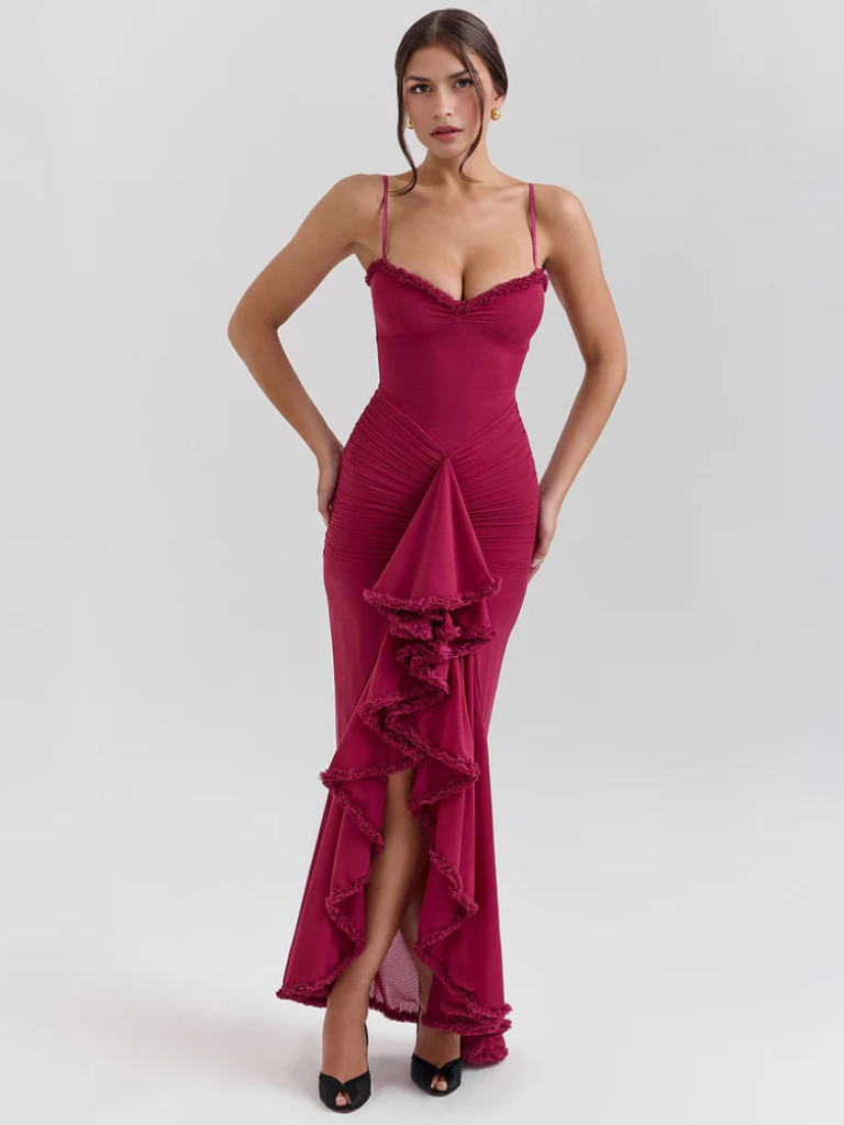 Vivienne | Vestido largo con volantes, detalles de encaje y abertura alta