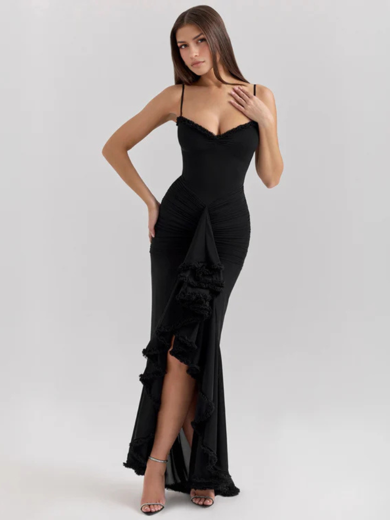 Vivienne | Vestido largo con volantes, detalles de encaje y abertura alta