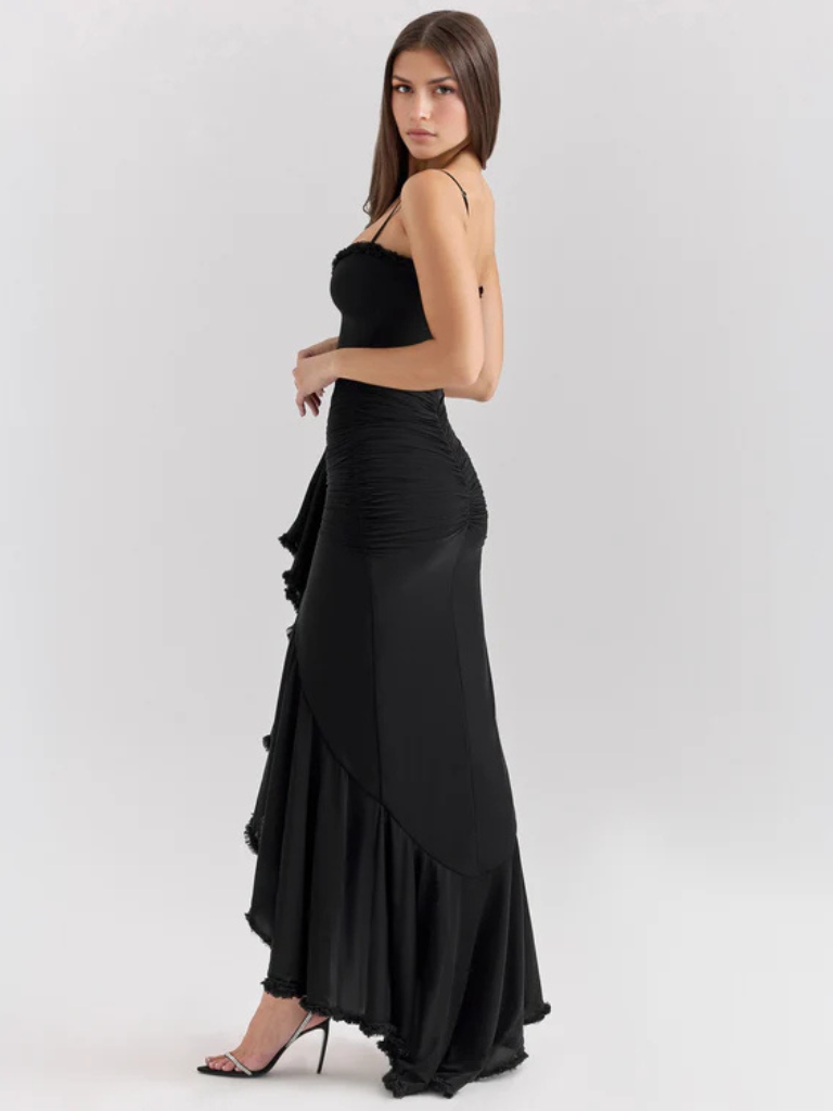 Vivienne | Vestido largo con volantes, detalles de encaje y abertura alta