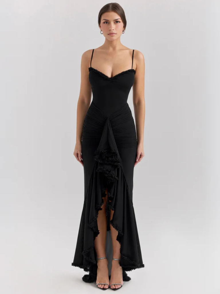 Vivienne | Vestido largo con volantes, detalles de encaje y abertura alta