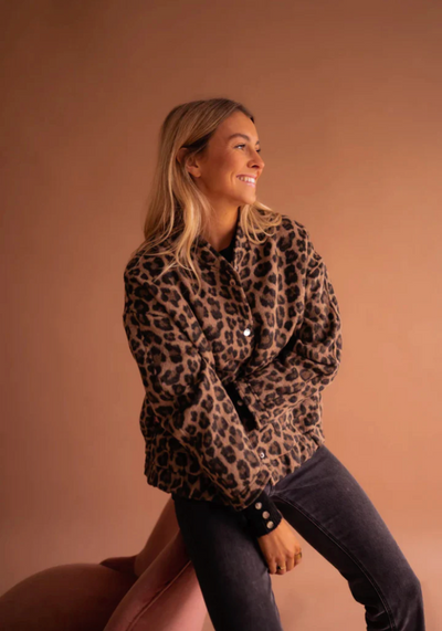 LEONA | La Chaqueta Bomber de Leopardo