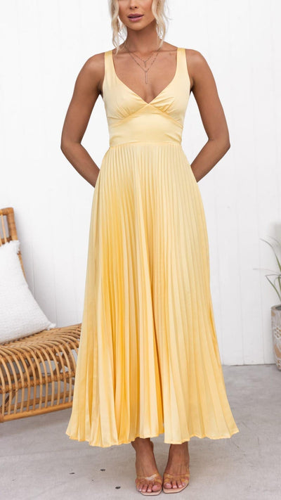 Lyze | Vestido Largo Amarillo con Pliegues y Escote en V