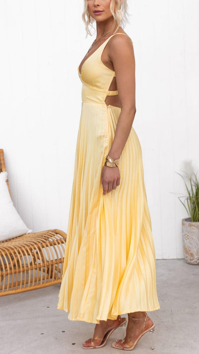 Lyze | Vestido Largo Amarillo con Pliegues y Escote en V