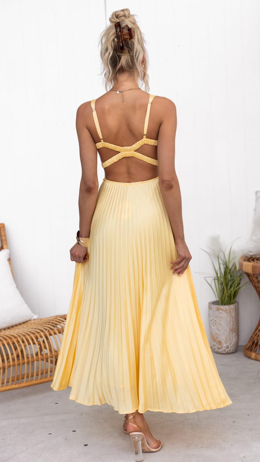 Lyze | Vestido Largo Amarillo con Pliegues y Escote en V